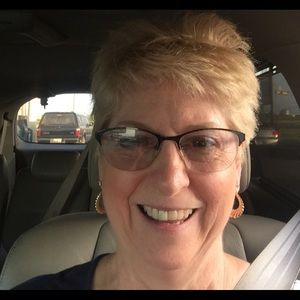 Meet your Posher, Deborah